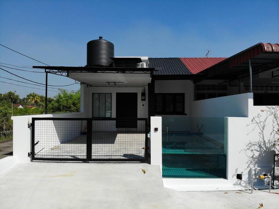 Zen Retreat Glass Pool Villa ไทปิง ภายนอก รูปภาพ